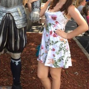 💫 Forever 21 White and Floral Sundress